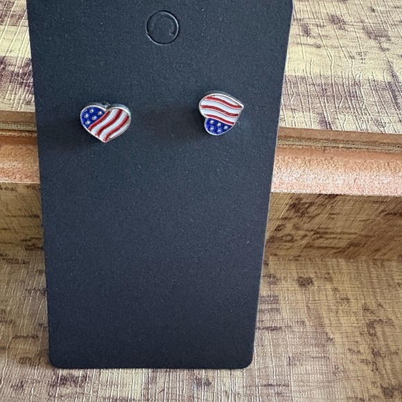 Source Unknown Heart-Shaped Flag Earrings - Picture 1 of 1